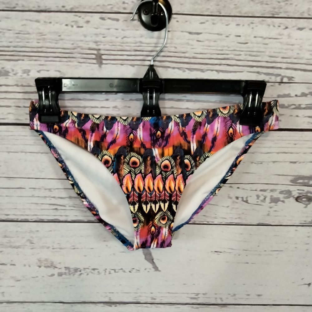 New Without tags. "Heat " woman's bikini bottoms